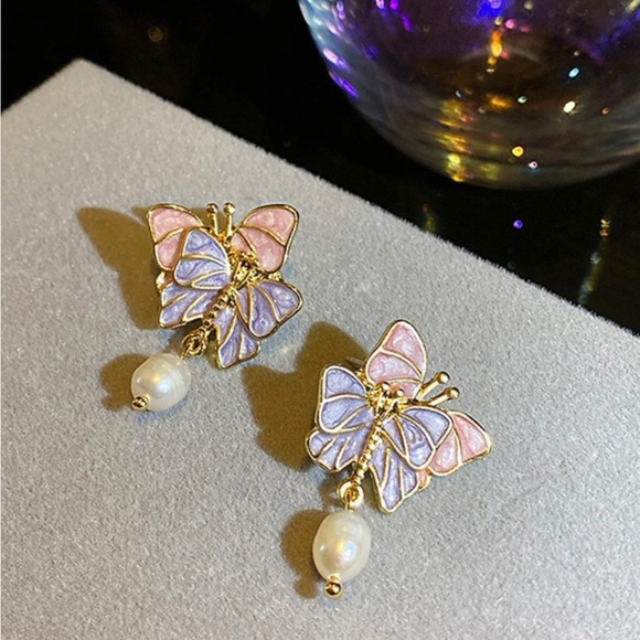 Cuddling Butterflies- Pink Purple Pastel Layered Kissing White Pearl Gold Dangle - Picture 2 of 16